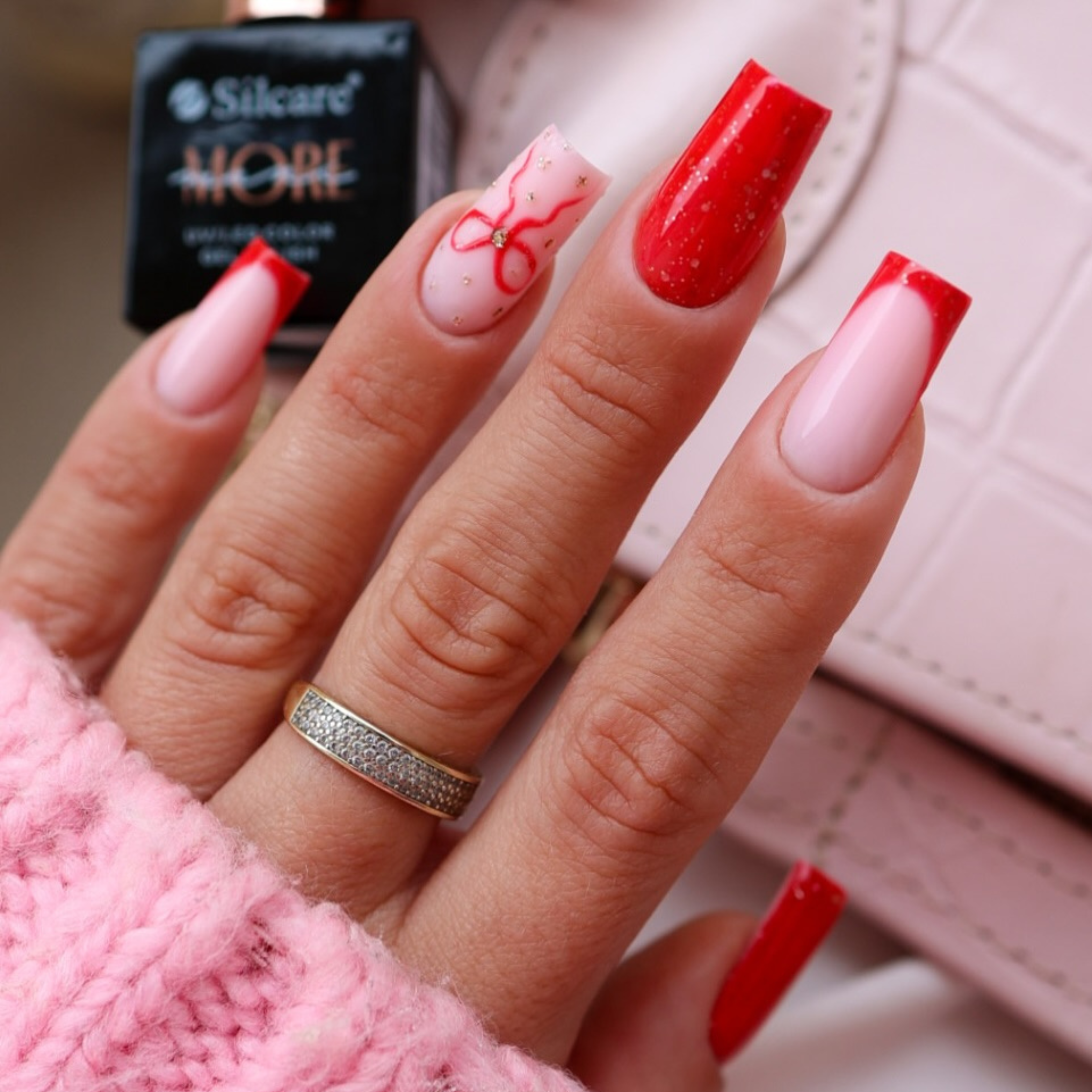 Christmas manicure with a bow