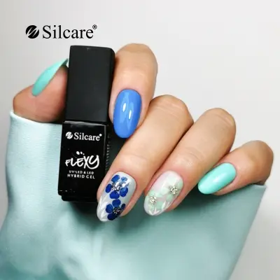 Spring freshness – nails in blue shades with floral accents