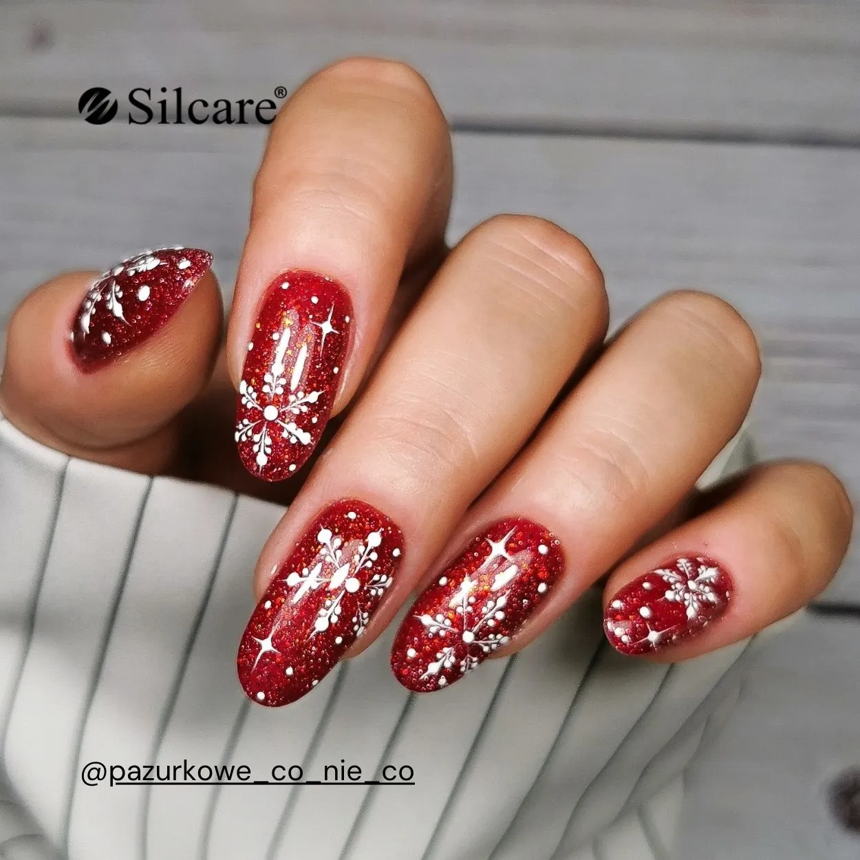 Unghie rosse natalizie