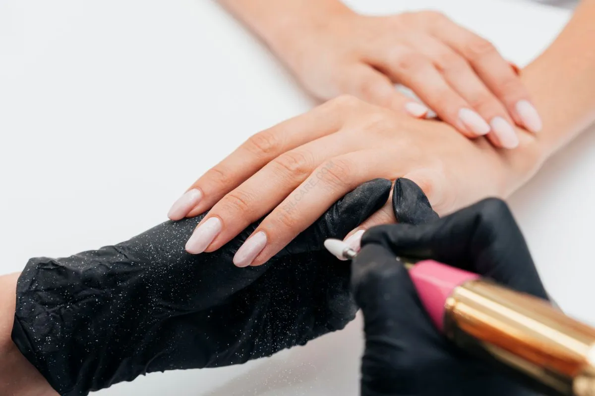 Fokus auf die Salonrevolution - 3 Geräte und Zubehörteile für ein Nagelstudio