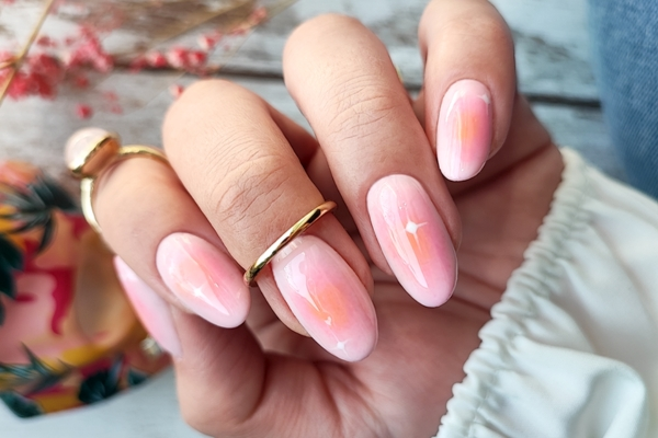 Aura Nails 2025 - Nägel voller Energie, Farbe und Emotionen