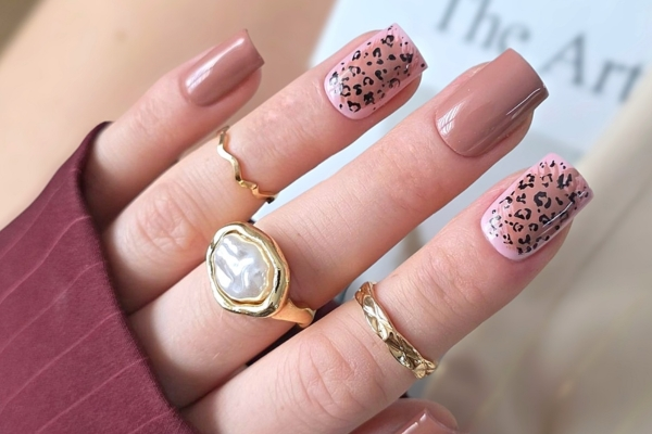 Manicure minimalista con unghie affilate: come sfoggiare con eleganza le unghie animal print nell'autunno 2025?