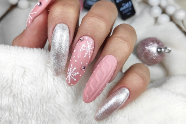 The sweater effect on nails will dominate winter trends in 2026.