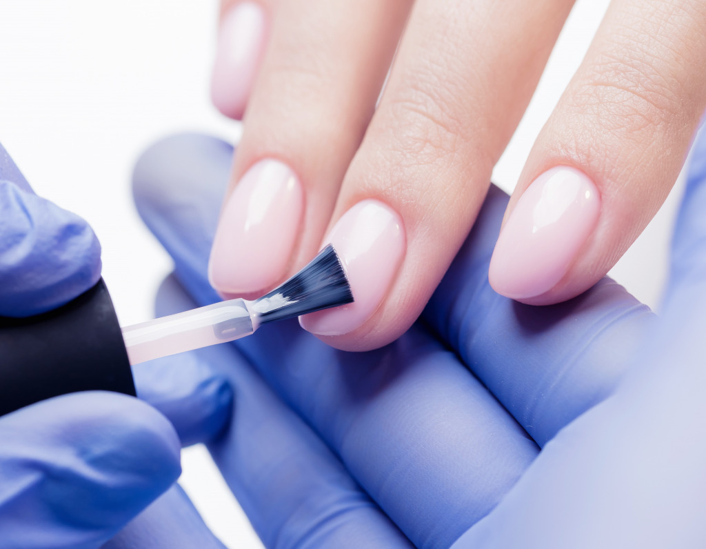 Hybrid manicure step by step – short nails