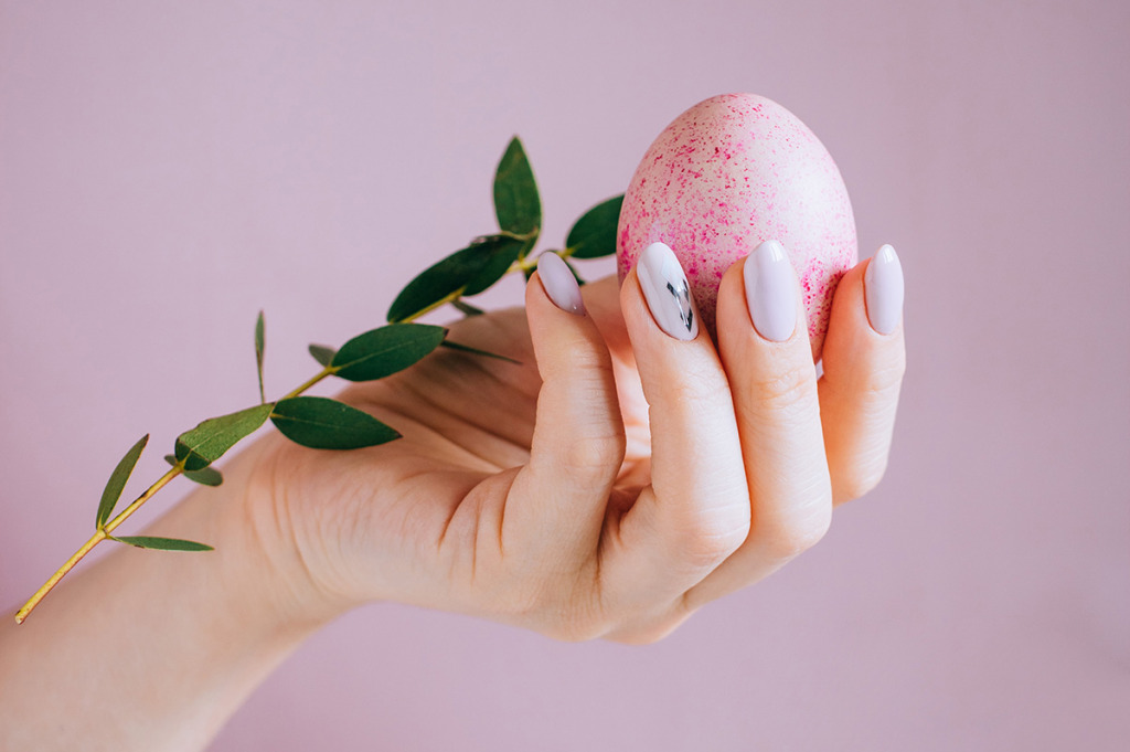 Easter metamorphosis: how to refresh your hybrid manicure in a few minutes?