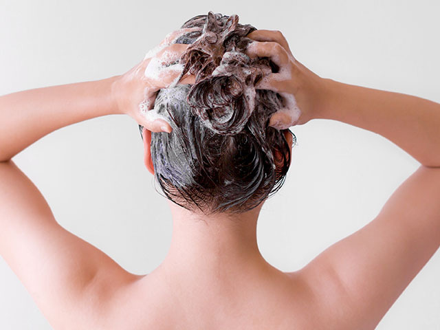 Mocne włosy i zdrowa skóra głowy – peeling do zadań specjalnych
