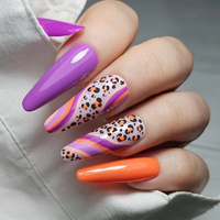 Bunte Nägel mit Leopardenmuster - ein mutiges und modisches Nageldesign