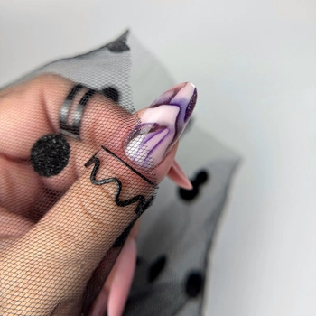 Wednesday Nails - eine Maniküre im dunklen und eleganten Stil