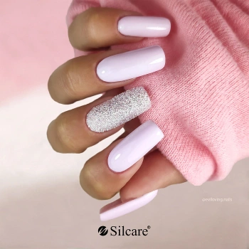 Zarte Nude-Verzierung - Minimalismus und Eleganz in ihrer besten Form