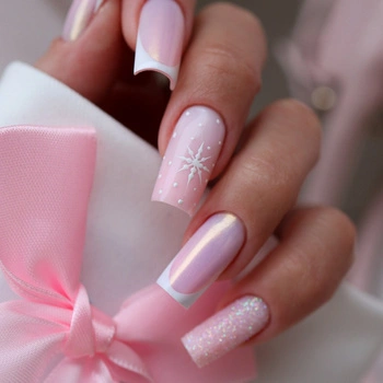 Winterlicher rosa French - eine zarte, feminine Maniküre für kalte Tage