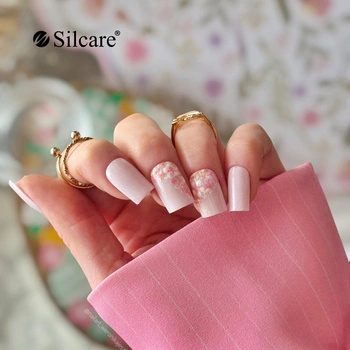 Blumennägel - romantisches Nageldesign für eine Hochzeit