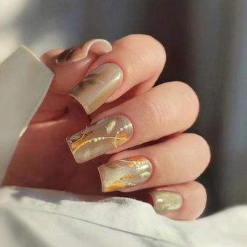 Gold Cat Eye Nails - Eleganz und Glanz in goldener Ausführung