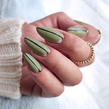 Olivgrüne Nägel - Minimalistische Eleganz im modernen Stil