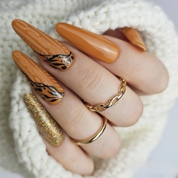 Caramel nails - a warm and elegant style for autumn