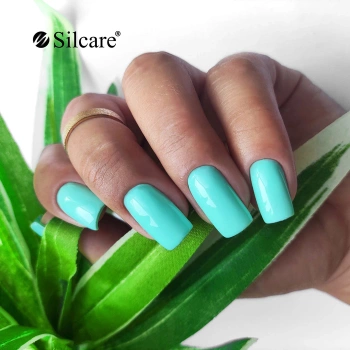 Turquoise nails - freshness and elegance at your fingertips