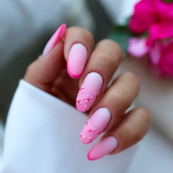 Pink ombre nails with flowers - a romantic look for every occasion