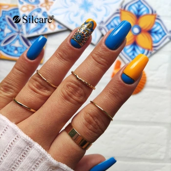 Greek-style nails - a manicure straight from a Santorini vacation