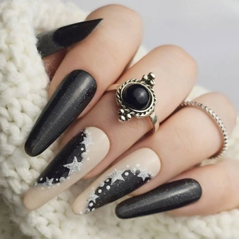 Winter black and beige nails - elegance and contrast in a cool, seasonal look