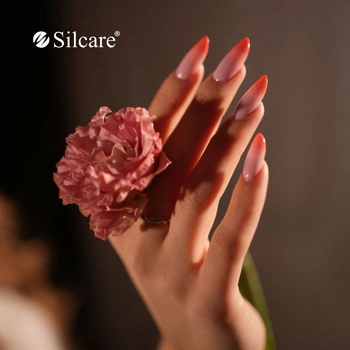 Red ombre nails - a classic with a romantic twist