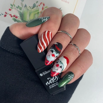 Snowman nails - a cute, festive manicure full of winter charm