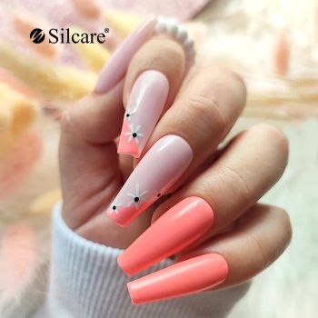 Coral manicure with a touch of romance