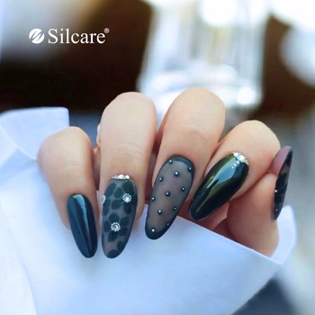 Black nails - classic style with a modern twist