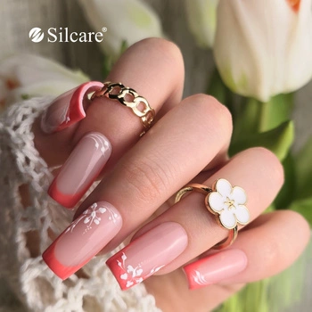 Colorful French with floral design - a look with a touch of romance