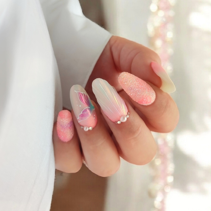 Unghie effetto vetro - una manicure da favola