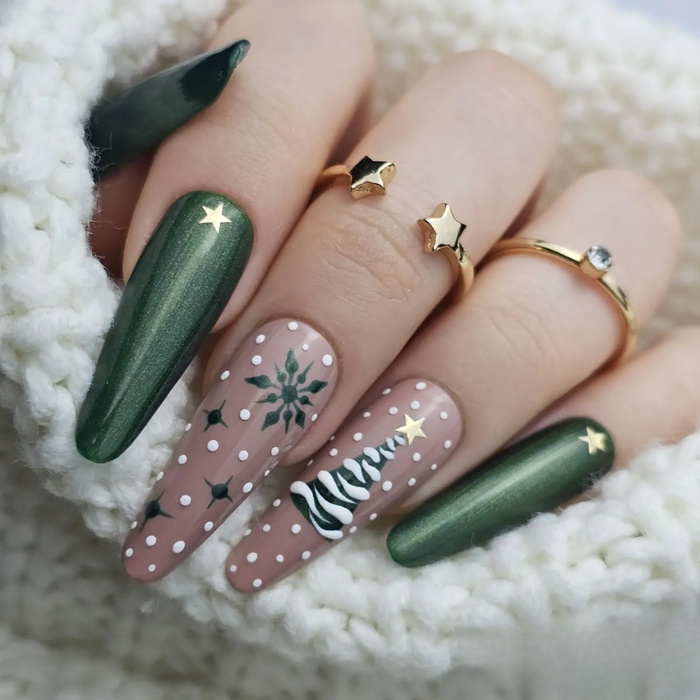 Winter green and beige nails - natural elegance with a festive touch