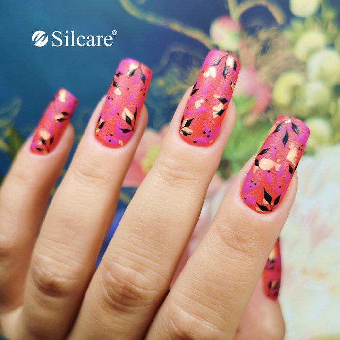 Neon hybrid nails with a leaf effect - a bold summer look