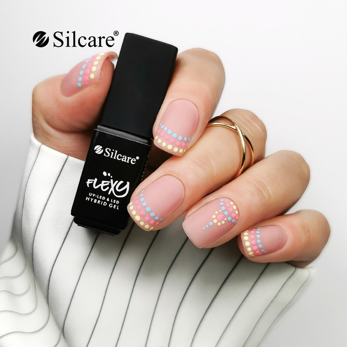 Colorful dots on nails