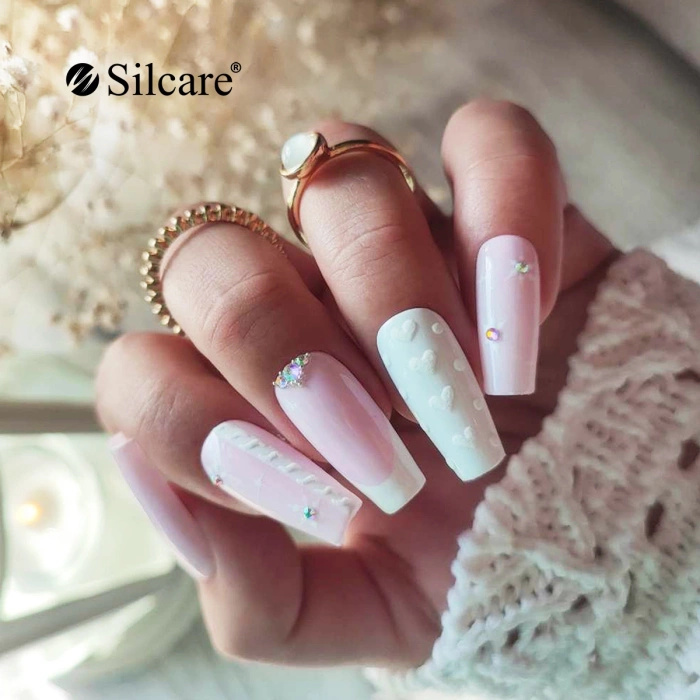 Maniküre mit Strasssteinen - Subtiler Glanz und Eleganz in Pastelltönen