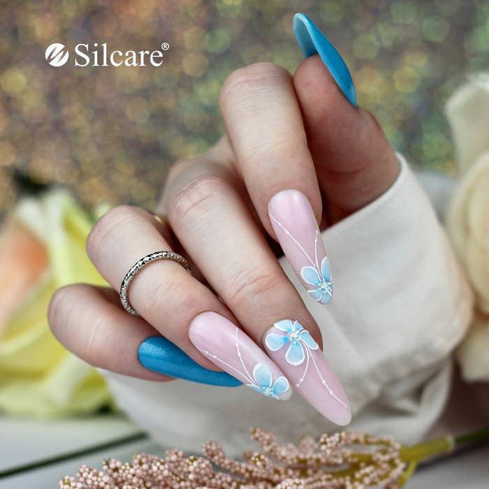 Stile con Accento Floreale - Rosa e Blu in Perfetta Armonia
