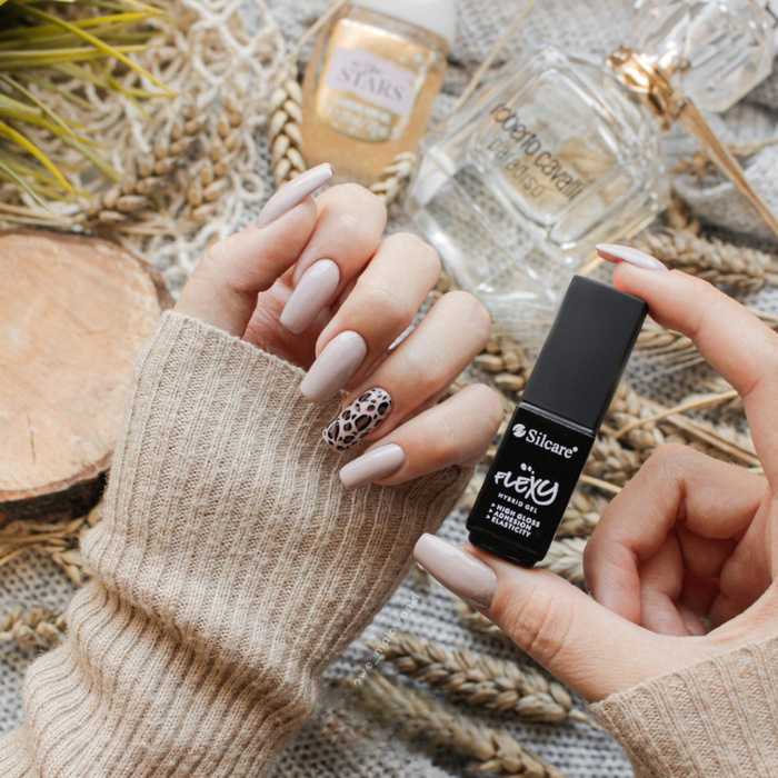 Safari-style nails - natural elegance with a touch of adventure