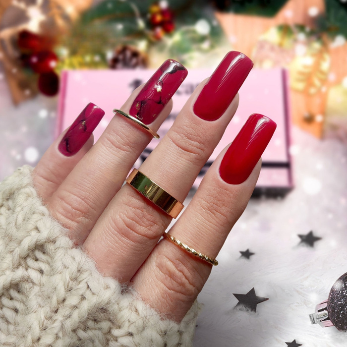 Red nails with marble - an elegant, festive manicure full of class
