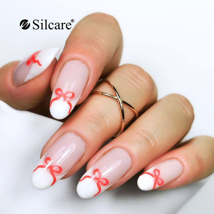 Bow on nails - a charming detail that catches the eye