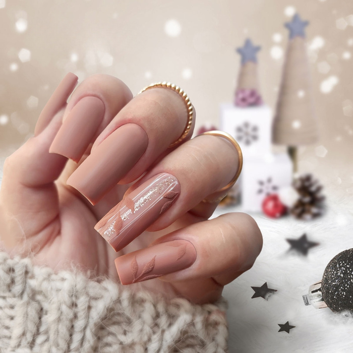 Unghie nude invernali opache - eleganza sottile nella sua forma più bella