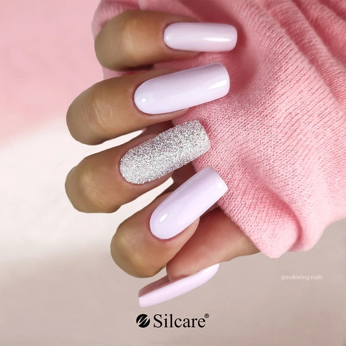 Zarte Nude-Verzierung - Minimalismus und Eleganz in ihrer besten Form