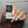 Marble effect nails with a shine