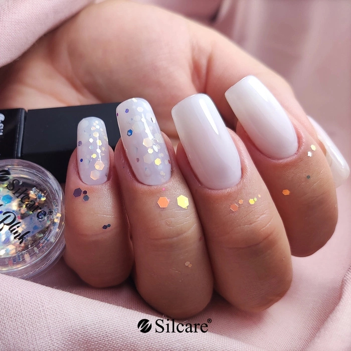 Subtle pink sparkle - delicate manicure with a glamour effect