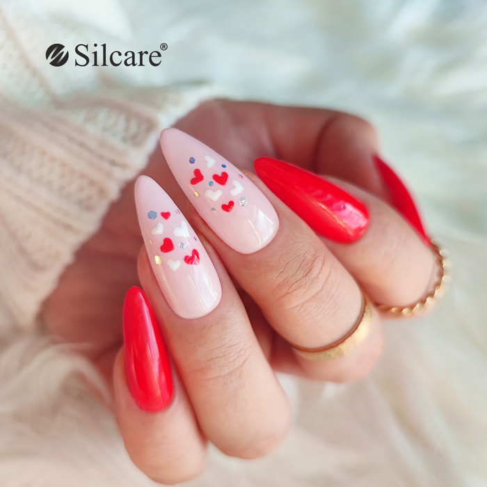 Valentinstags-Nagelstyling – Rosa und bunte Verzierungen