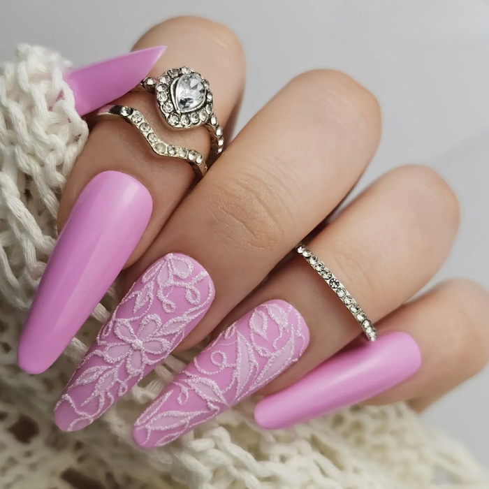 Spitzen-Nägel - Eleganz und Romantik auf den Händen