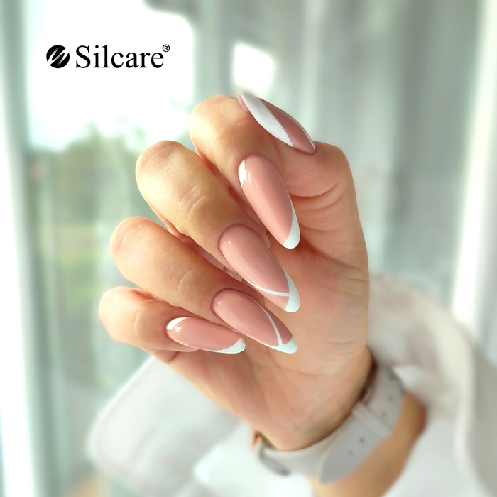 Manicure elegante per il rientro in ufficio