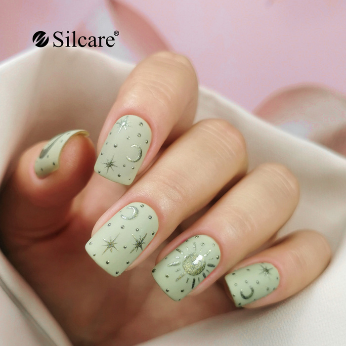 Herbstliche Hybridnägel mit Stern- und Mondmotiv