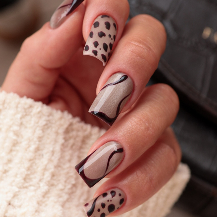 Braune Nägel - Eleganz und Wärme in herbstlicher Ausführung