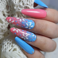 Manicure pastello con fiori - un tocco delicato e femminile