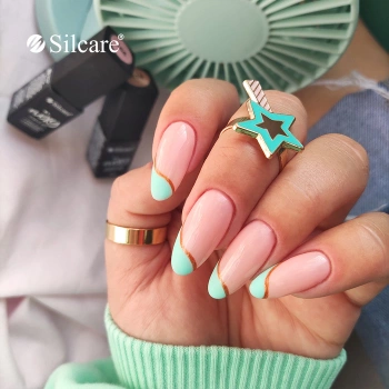 French manicure color menta - una rivisitazione moderna di un classico