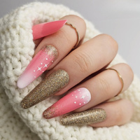 Pink winter nails - różowy zimowy manicure pełen blasku i lekkości