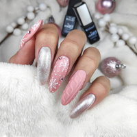 Pink winter nails - subtelna, zimowa stylizacja w różowym wydaniu