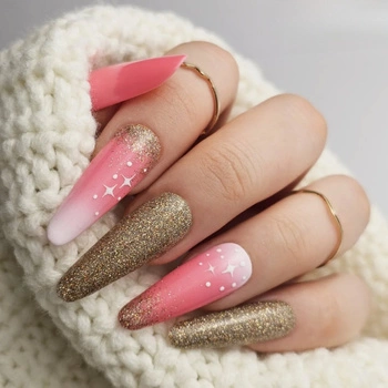 Pink winter nails - różowy zimowy manicure pełen blasku i lekkości